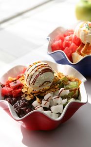 Preview wallpaper ice cream, fruit, dessert, sauce