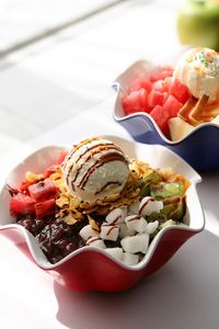 Preview wallpaper ice cream, fruit, dessert, sauce