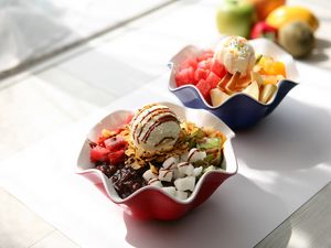Preview wallpaper ice cream, fruit, dessert, sauce