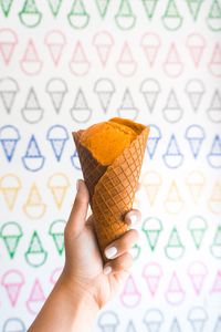 Preview wallpaper ice cream, horn, dessert, hand, fingers