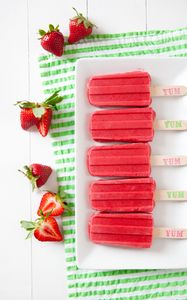 Preview wallpaper ice cream, strawberry, dessert