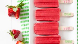Preview wallpaper ice cream, strawberry, dessert