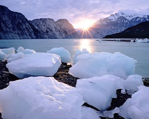 Preview wallpaper ice, pieces, blocks, coast, sun, mountains, horizon