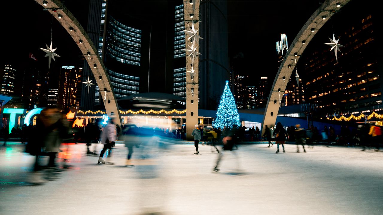 Wallpaper ice rink, people, blur, long exposure