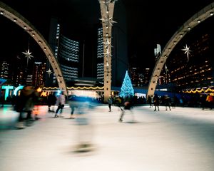 Preview wallpaper ice rink, people, blur, long exposure