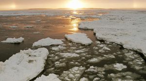 Preview wallpaper ice, river, canada, cold, winter, sun, evening, decline