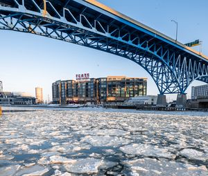 Preview wallpaper ice, water, cranny, bridge, building, winter