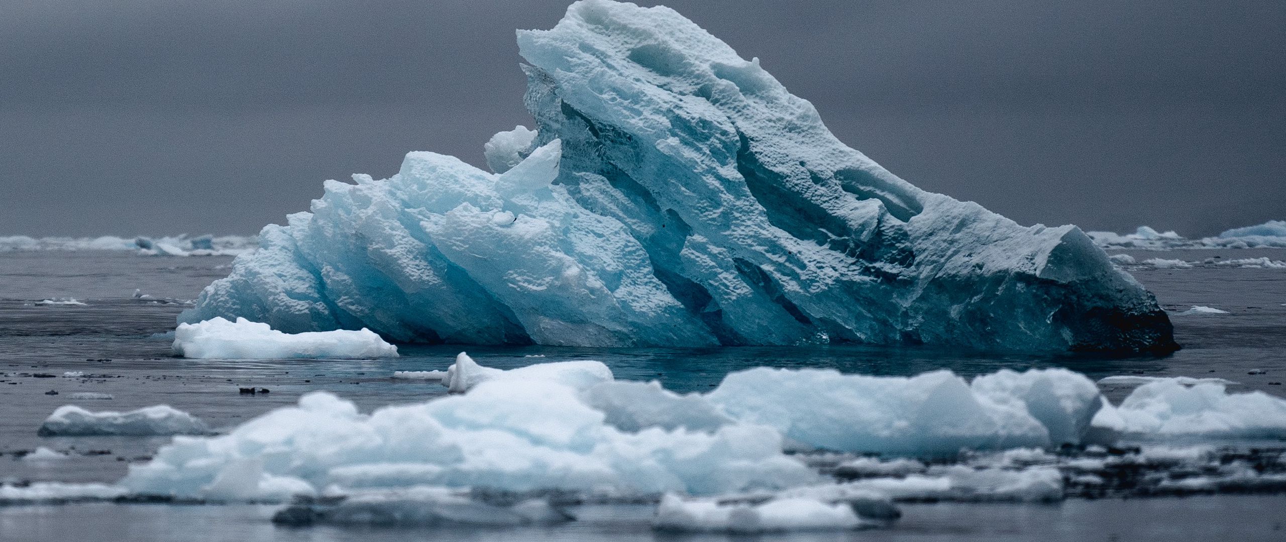 Ice Iceberg. Ледяная глыба. Зимний Байкал. Лед.