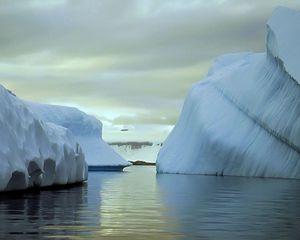 Preview wallpaper icebergs, antarctica, white, blocks, cold, silence, emptiness