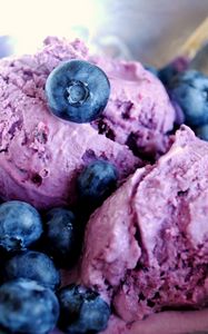 Preview wallpaper ice-cream, balls, bilberry, berry