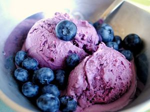 Preview wallpaper ice-cream, balls, bilberry, berry