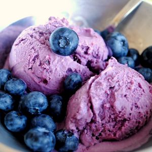 Preview wallpaper ice-cream, balls, bilberry, berry