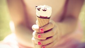 Preview wallpaper ice-cream, horn, hands, girl, nails, summer