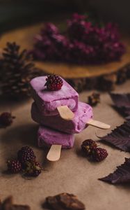 Preview wallpaper ice-cream, raspberry, berries, dessert