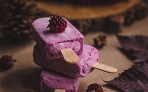 Preview wallpaper ice-cream, raspberry, berries, dessert