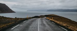 Preview wallpaper iceland, road, marking, turn, ocean, shore