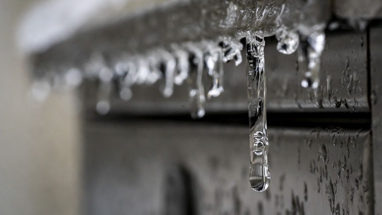 Wallpaper icicles, ice, blur