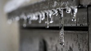Preview wallpaper icicles, ice, blur