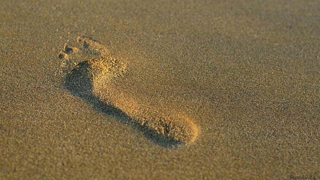 Wallpaper imprint, foot, sand, minimalism hd, picture, image