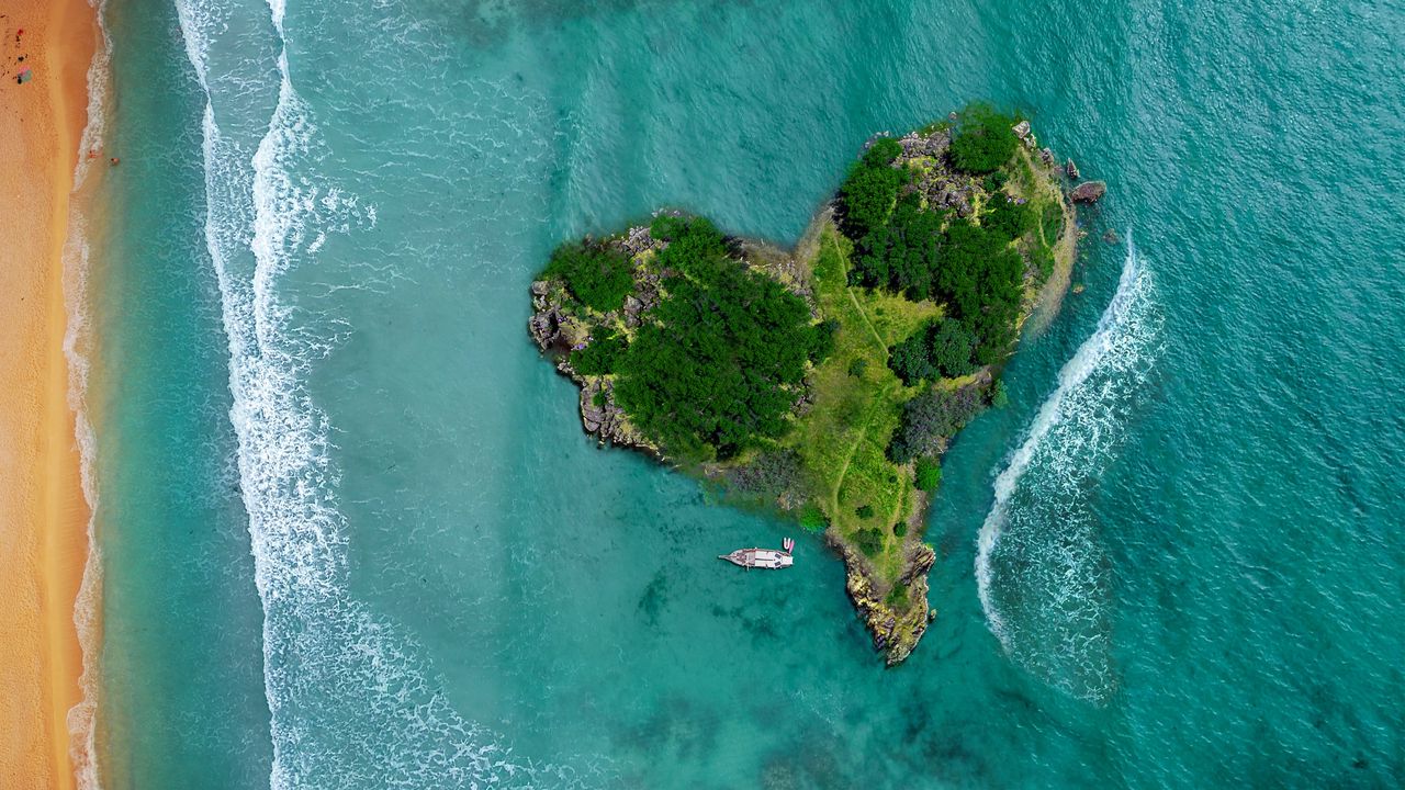 Wallpaper island, heart, ocean, view from above