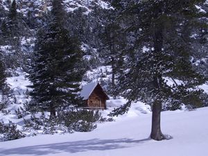 Preview wallpaper izba, wood, mountains, coniferous, snow