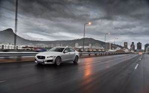 Preview wallpaper jaguar, xe s, highway, traffic, speed