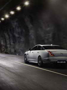 Preview wallpaper jaguar xj, jaguar, movement, speed, white