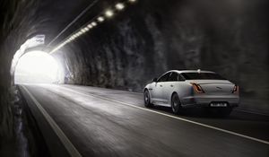 Preview wallpaper jaguar xj, jaguar, movement, speed, white