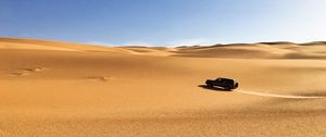 Preview wallpaper jeep, car, desert, sand, traces