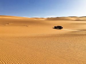 Preview wallpaper jeep, car, desert, sand, traces