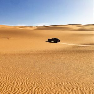 Preview wallpaper jeep, car, desert, sand, traces