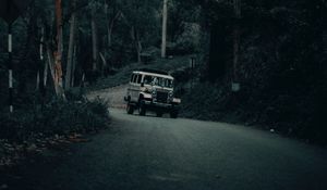 Preview wallpaper jeep, car, suv, gray, old, road