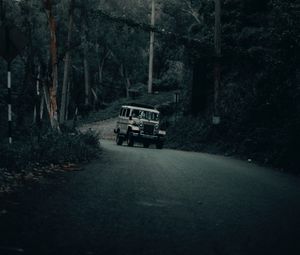 Preview wallpaper jeep, car, suv, gray, old, road