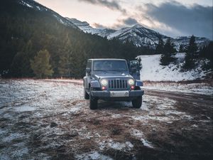 Preview wallpaper jeep, car, suv, gray, snow, mountains, winter