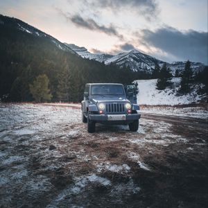Preview wallpaper jeep, car, suv, gray, snow, mountains, winter