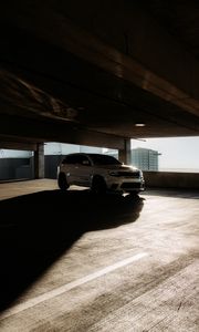 Preview wallpaper jeep, car, suv, white, light, parking