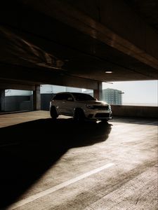 Preview wallpaper jeep, car, suv, white, light, parking