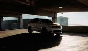 Preview wallpaper jeep, car, suv, white, light, parking