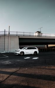 Preview wallpaper jeep grand cherokee, jeep, car, suv, white, parking