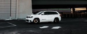Preview wallpaper jeep grand cherokee, jeep, car, suv, white, parking