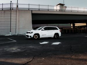 Preview wallpaper jeep grand cherokee, jeep, car, suv, white, parking