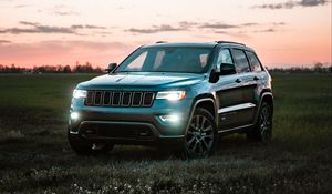 Preview wallpaper jeep grand cherokee, jeep, car, suv, gray, field, twilight