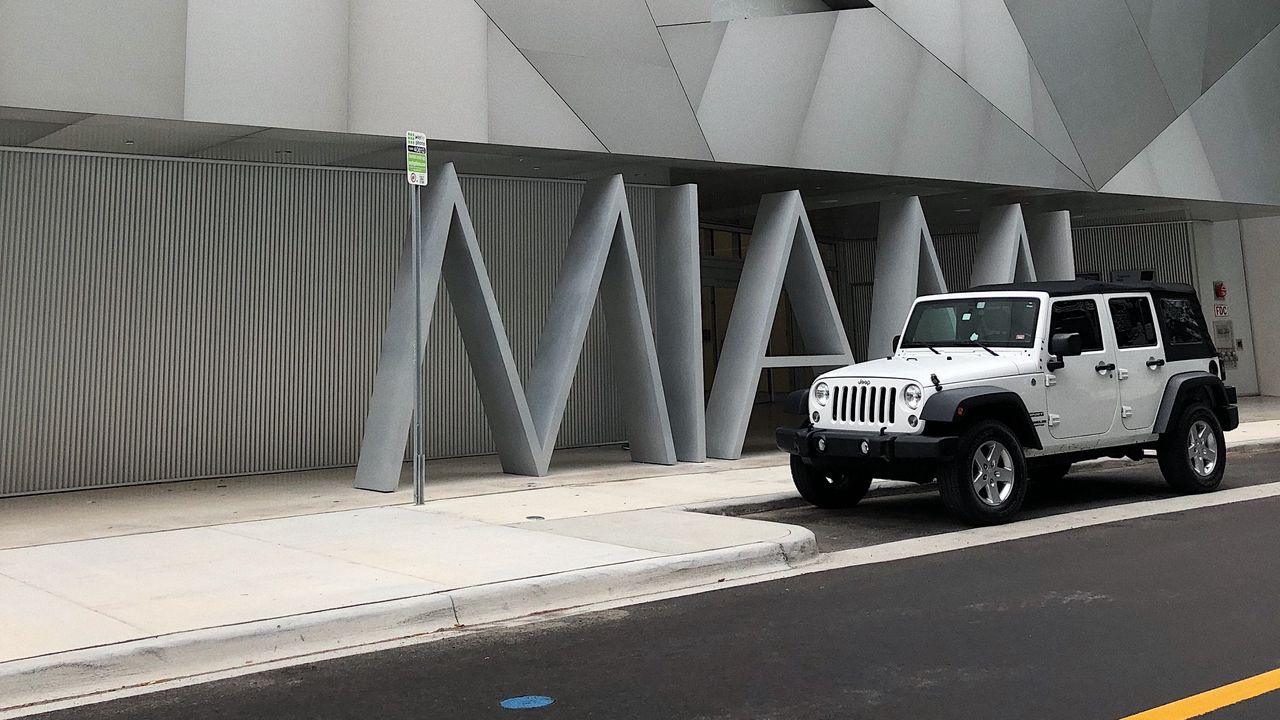 Wallpaper jeep, suv, side view, building, architecture