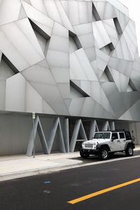 Preview wallpaper jeep, suv, side view, building, architecture