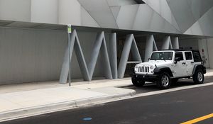 Preview wallpaper jeep, suv, side view, building, architecture