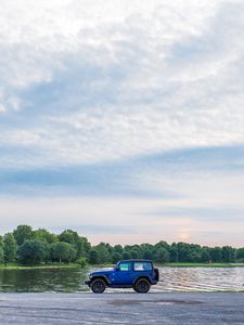 Preview wallpaper jeep wrangler, car, blue, lake, shore