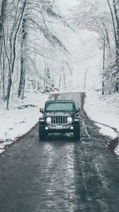 Preview wallpaper jeep wrangler, jeep, car, suv, road, snow