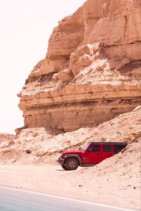 Preview wallpaper jeep wrangler, jeep, car, suv, red, rock