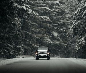 Preview wallpaper jeep wrangler, jeep, car, suv, black, snow, road