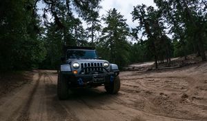 Preview wallpaper jeep wrangler, jeep, car, suv, gray, forest